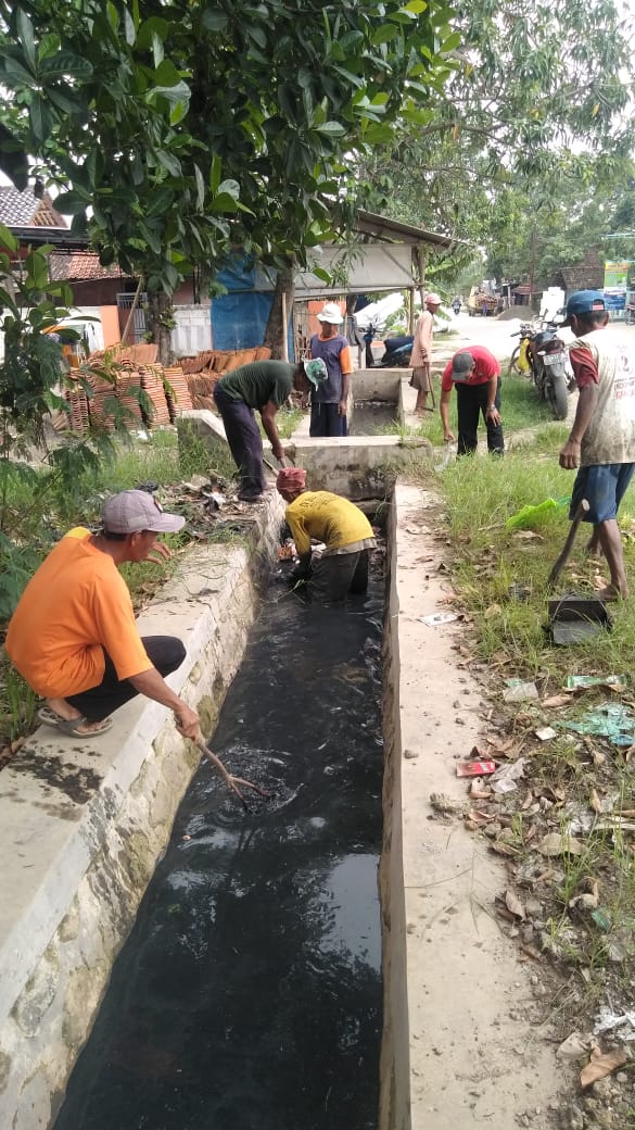 Rutinitas Jum'at Bersih Pemerintah Desa Cangkingan